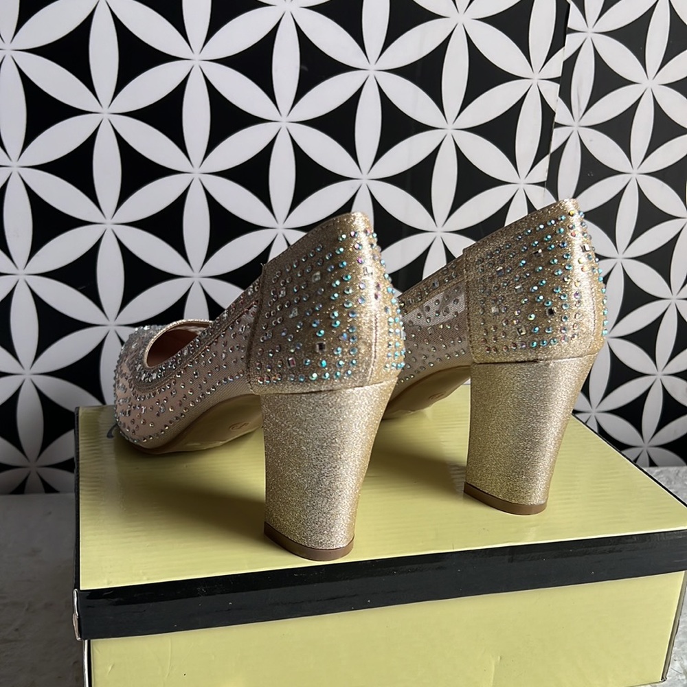 Golden/Beige slip on formal heels - Picture 3 of 8